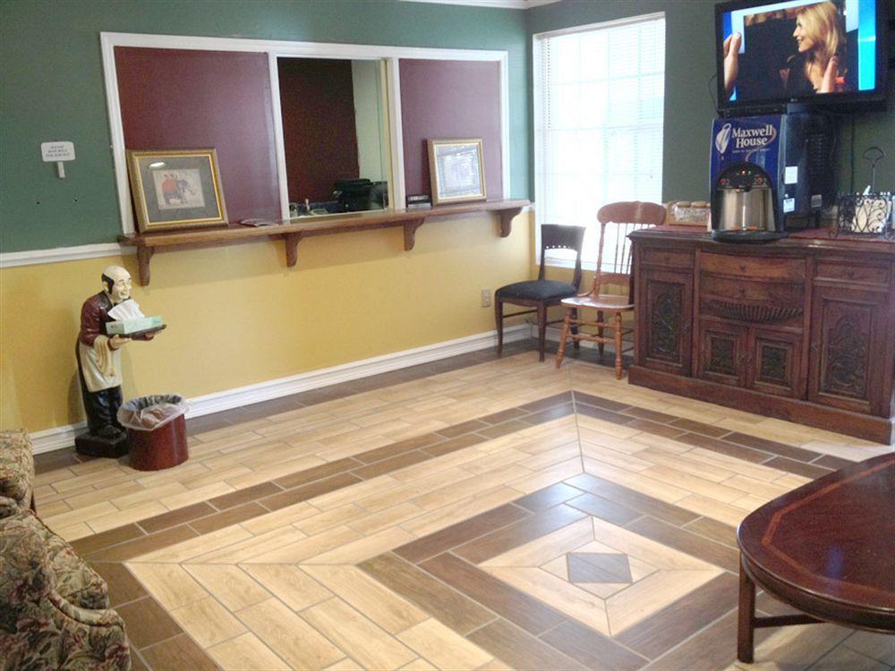 Barnwell Winton Inn & Suites מראה חיצוני תמונה