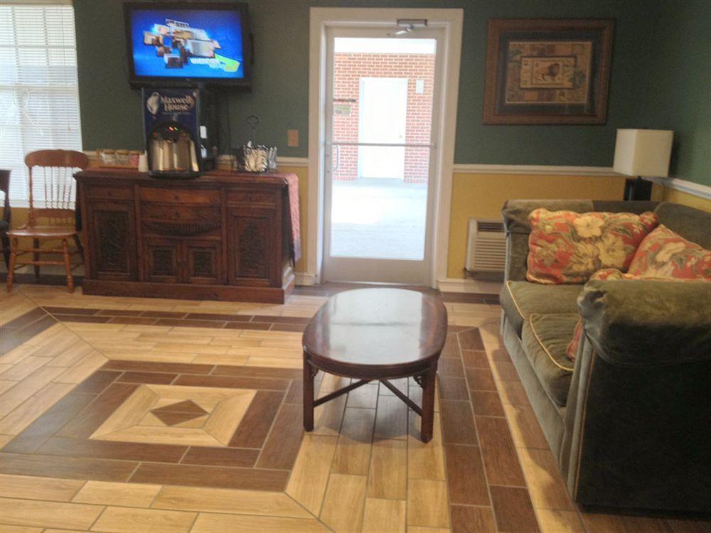 Barnwell Winton Inn & Suites מראה חיצוני תמונה