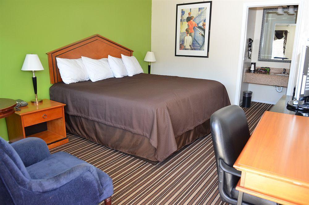 Barnwell Winton Inn & Suites מראה חיצוני תמונה