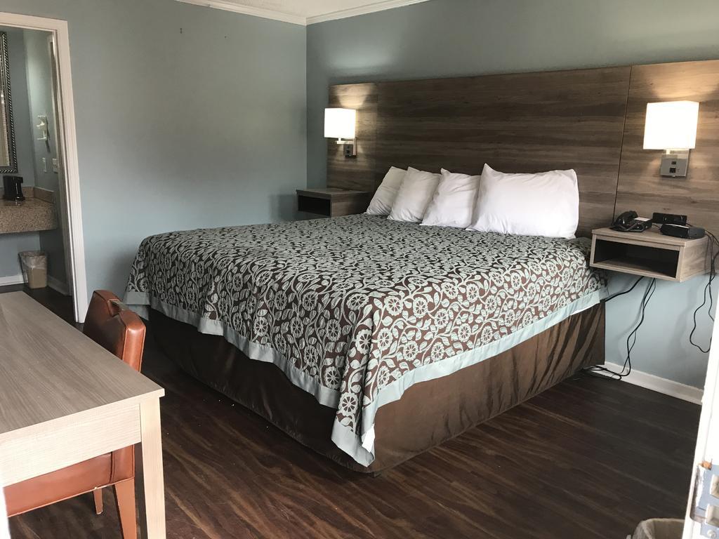 Barnwell Winton Inn & Suites מראה חיצוני תמונה