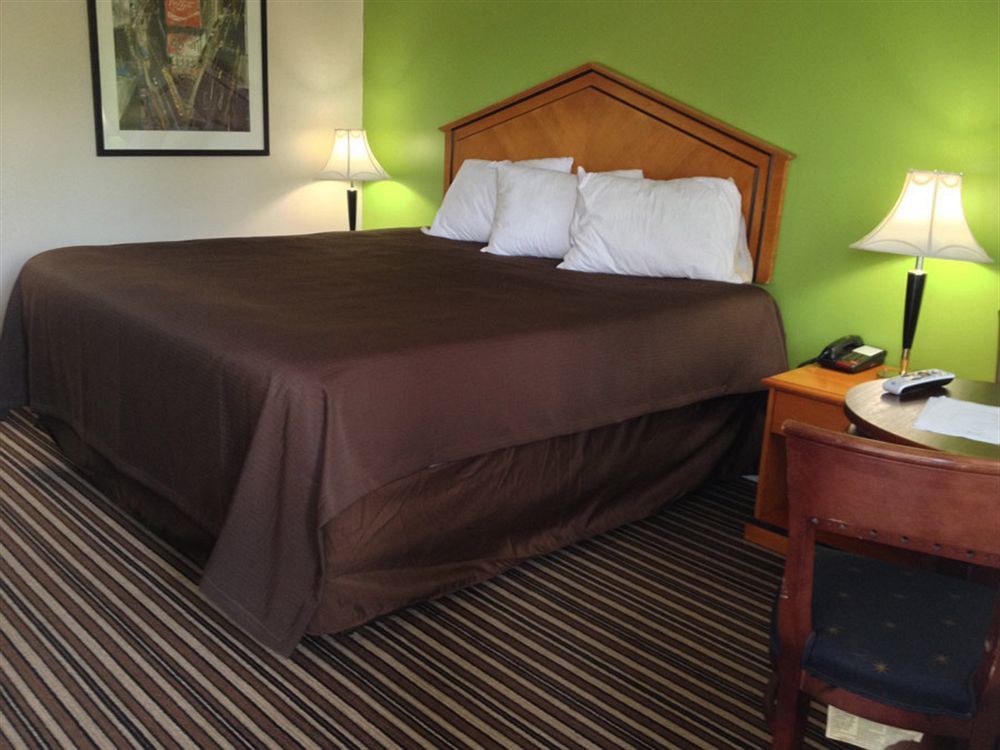 Barnwell Winton Inn & Suites מראה חיצוני תמונה