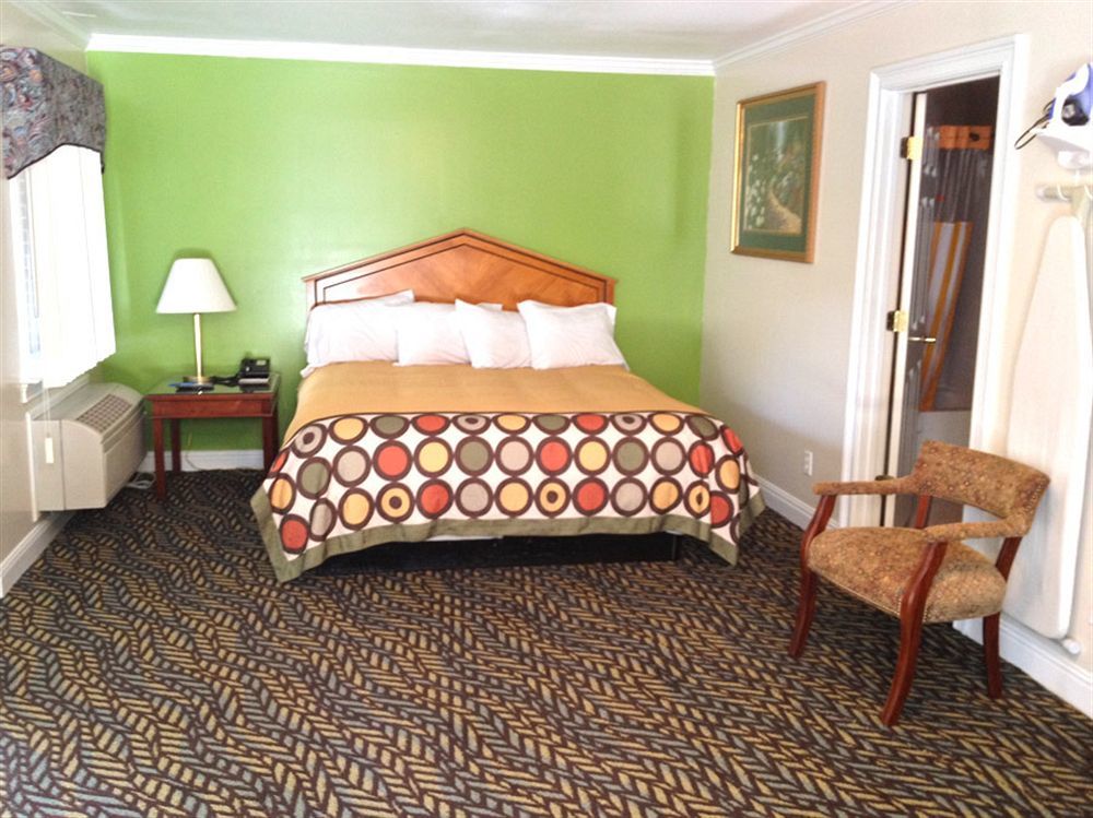 Barnwell Winton Inn & Suites מראה חיצוני תמונה