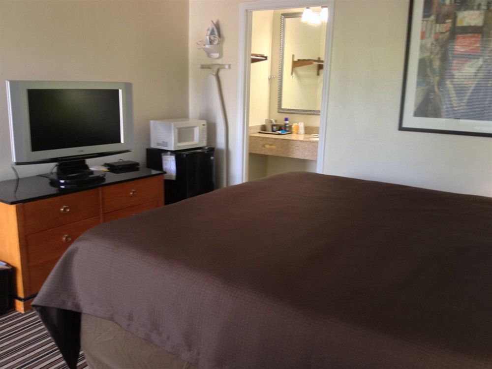 Barnwell Winton Inn & Suites מראה חיצוני תמונה