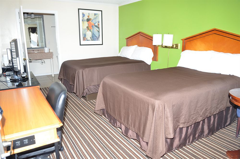 Barnwell Winton Inn & Suites מראה חיצוני תמונה
