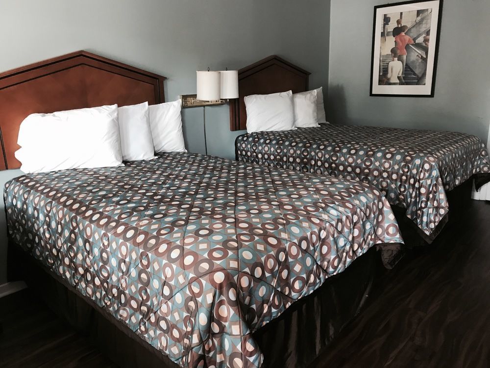 Barnwell Winton Inn & Suites מראה חיצוני תמונה