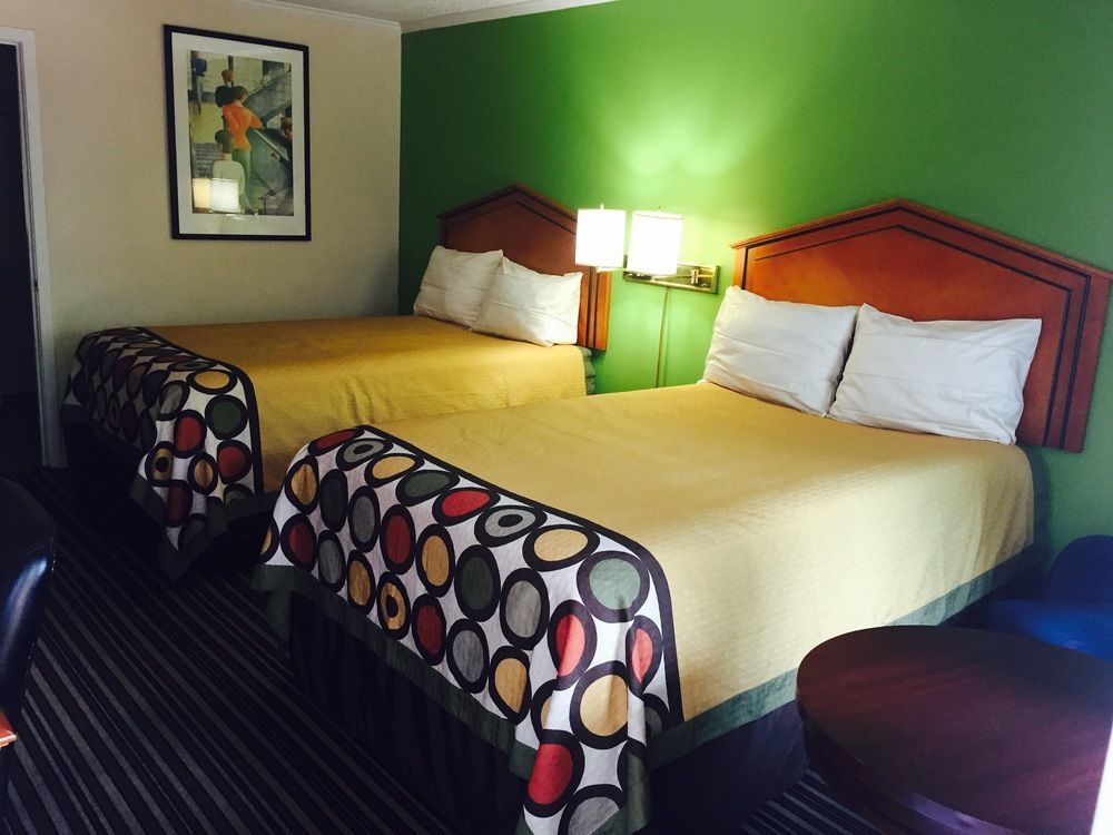 Barnwell Winton Inn & Suites מראה חיצוני תמונה