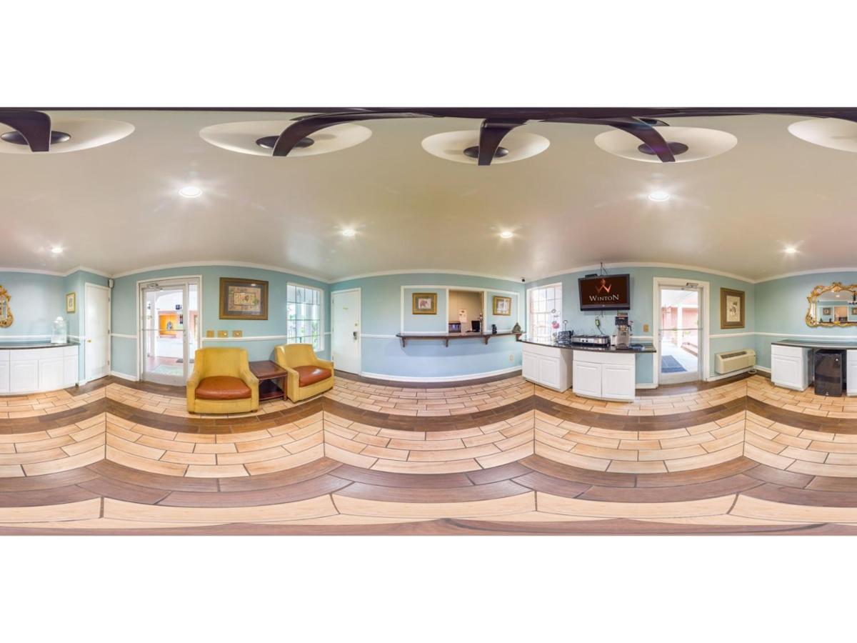 Barnwell Winton Inn & Suites מראה חיצוני תמונה